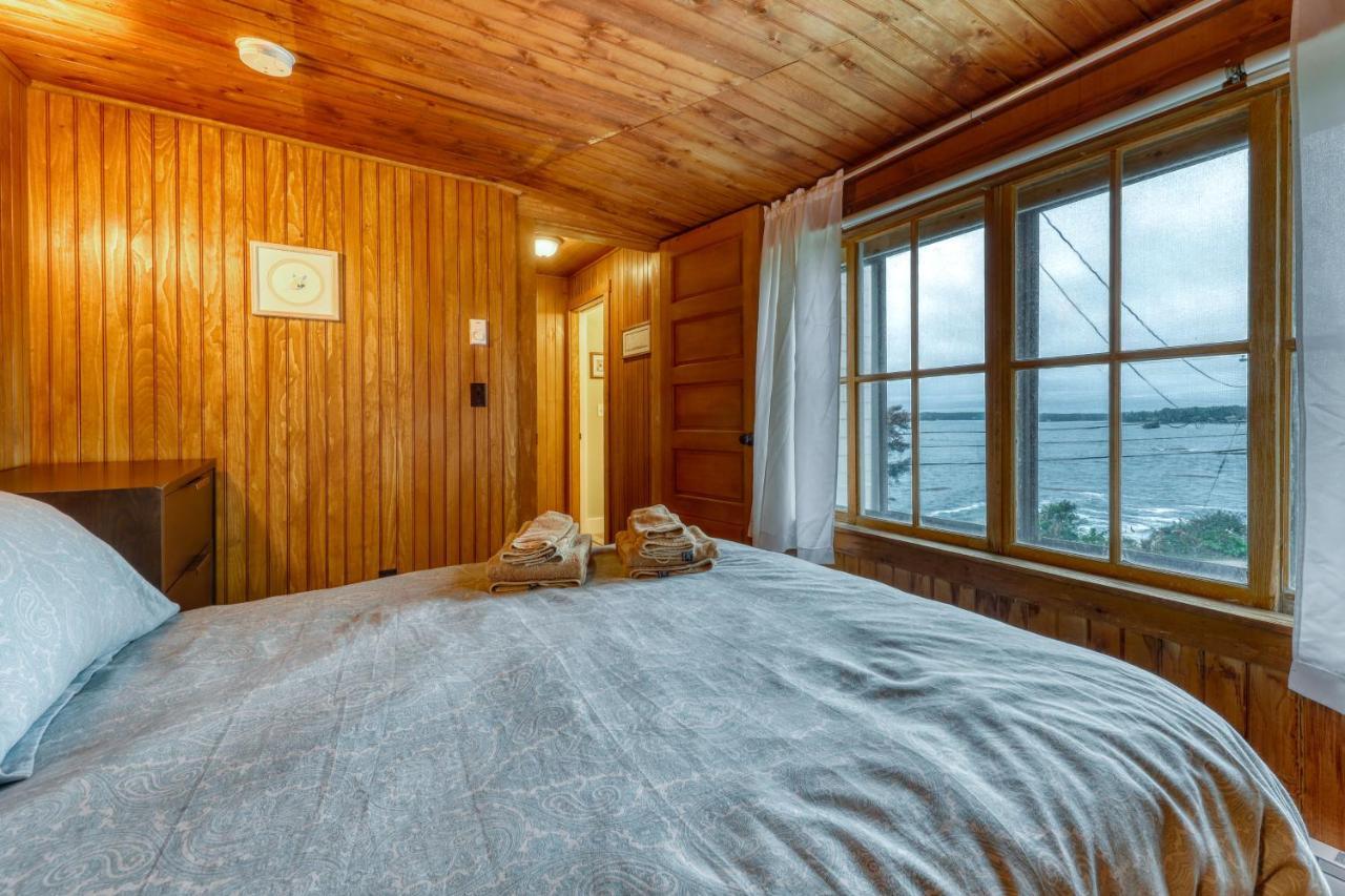 Spruce Ledge * East Boothbay
