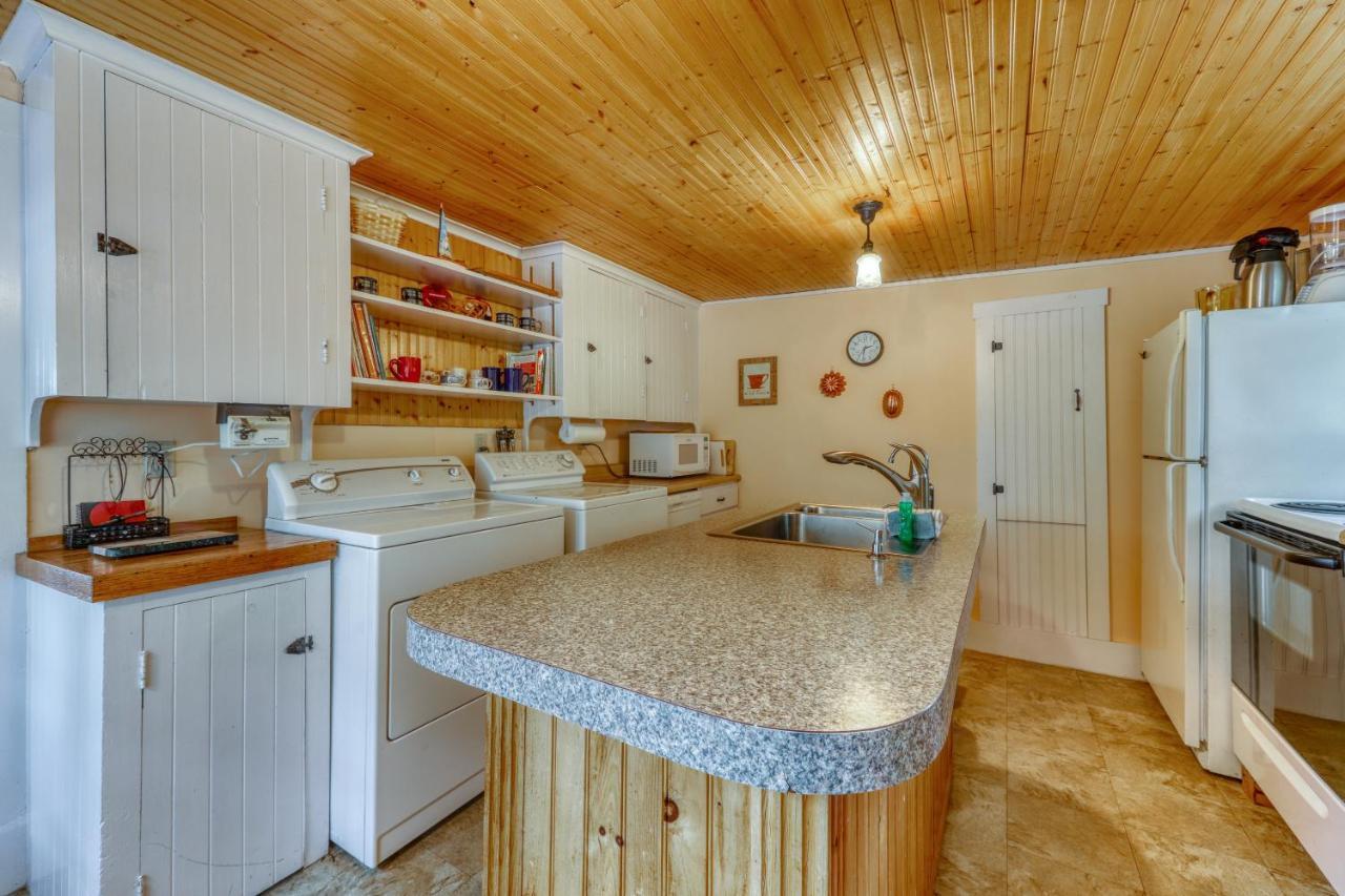 Spruce Ledge * East Boothbay